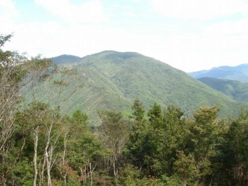 赤土山から、安蔵寺山を望む