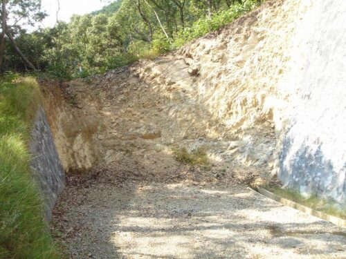 Dsc08460 林道は、未完成