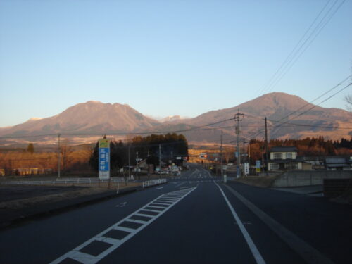小倉の交差点から久住連山