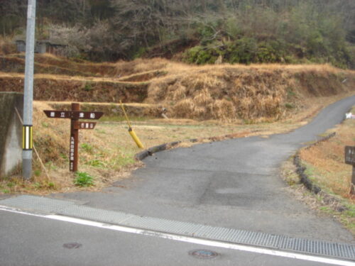 Dsc03140 行縢山方面への道しるべ
