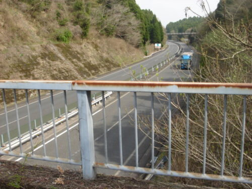 九州自動車道を横断