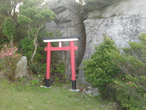 Dsc03780 頂上の祠