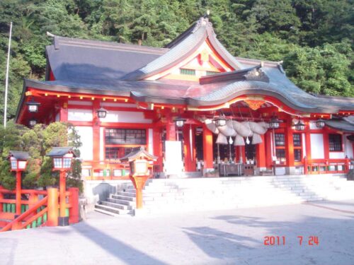 中腹の御神殿