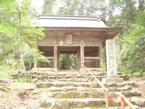 神上寺の山門