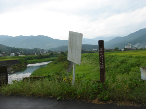 鵜木橋を渡る