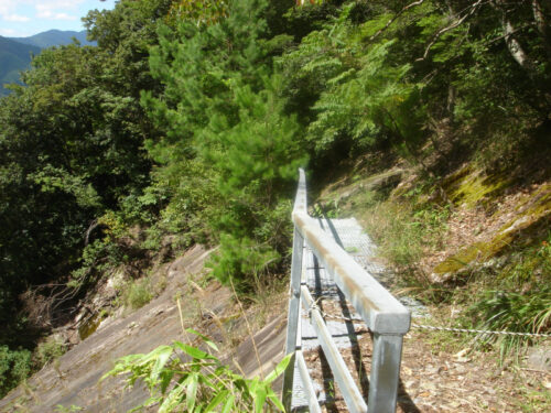 Dsc04287 歩道崩落で通行止
