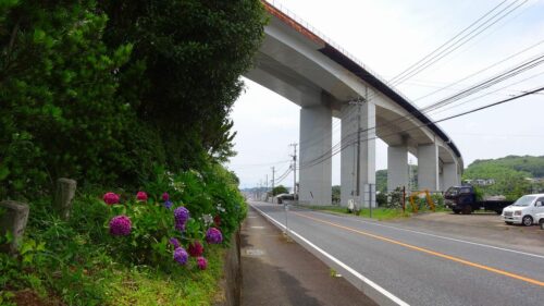 高速道路高架下