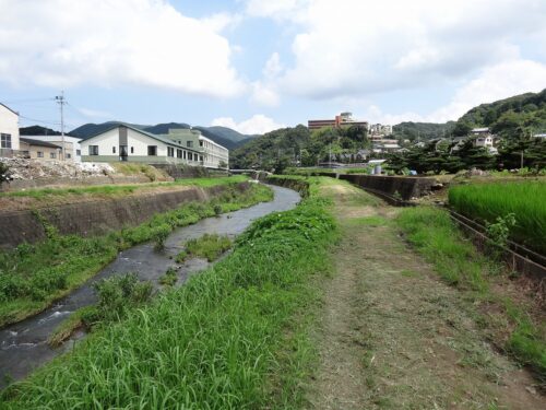 古賀川沿い
