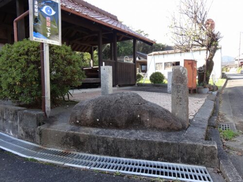 もぐら石