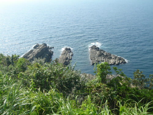 十六島鼻 先端の経島