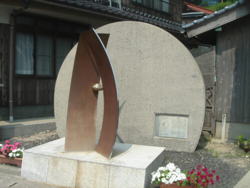 いん石のモニュメント