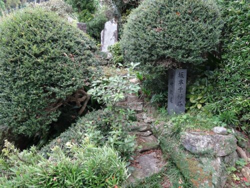 坂本千部塔