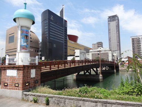 Dsc00933 常盤橋と広告塔