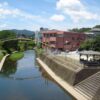 市比野川と温泉街