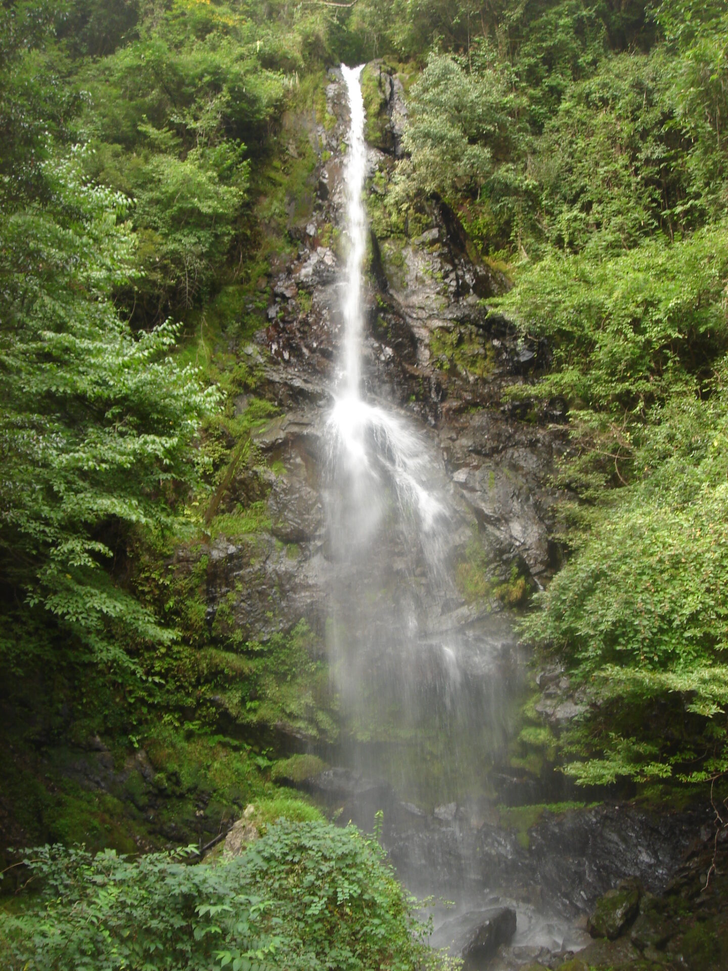 穴手尾の滝