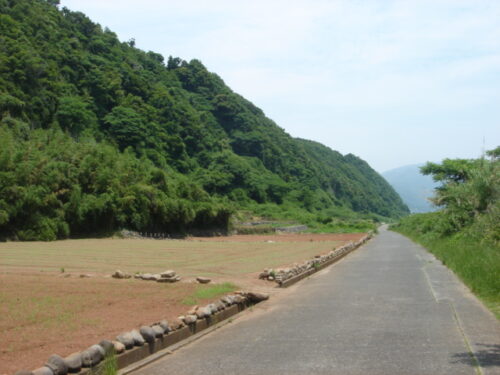 鉄道跡の海岸線を歩く