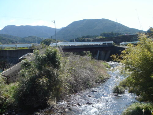 Dsc09549 千々石川沿いに国道へ出る