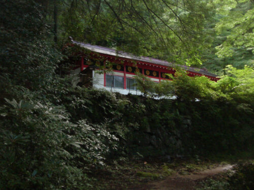 市房神社
