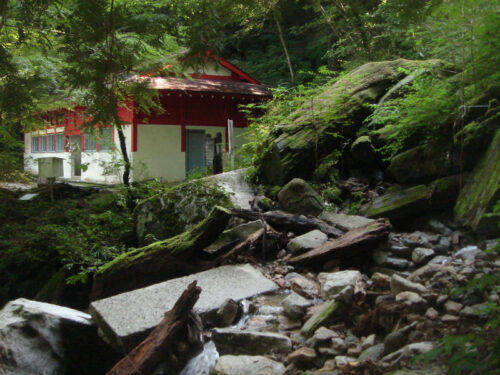 Dsc01667 市房神社前が4合目