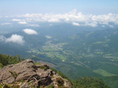 Dsc01680 山頂から見る湯山地区と市房ダム