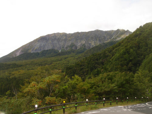 鍵掛峠(910m)からの大山稜線