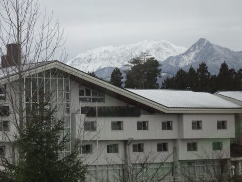 ホテルから眺める雪の大山