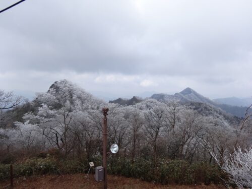 Dsc01383 霧氷の釈迦岳と御前岳