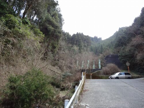 Dsc01453 ここで誤って、舗装林道へ進む
