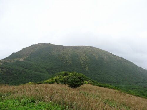 黒岩山を望む
