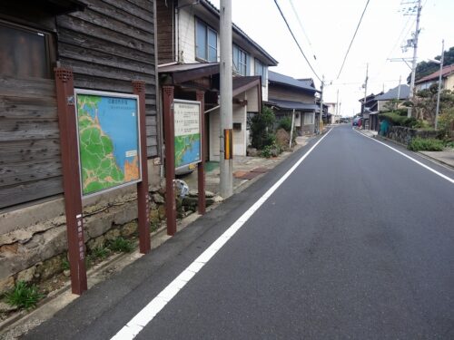 Dsc06197 三津バス停の自然歩道案内板