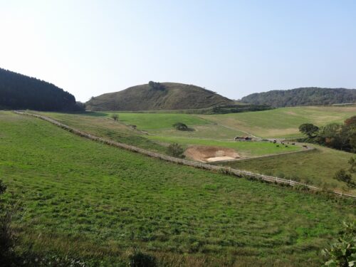 碇高原牧場と碇山