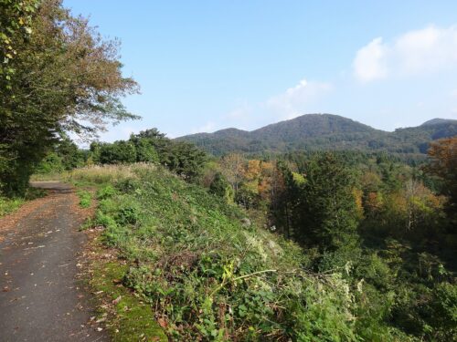 Dsc06403 正面は、世屋山