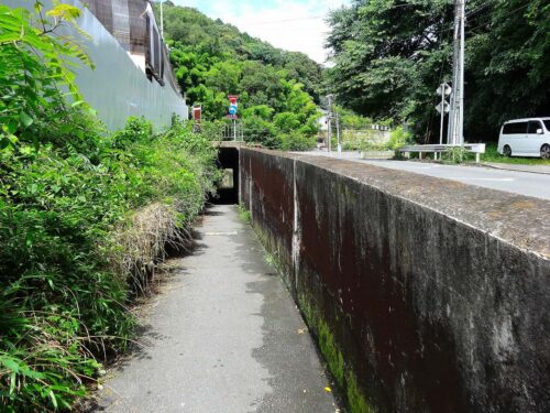 国道1号下の地下歩道
