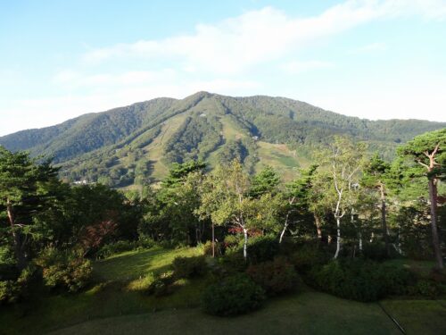 Dsc01690 ホテルから見る斑尾山