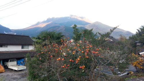 雲にかすむ、由布岳山頂