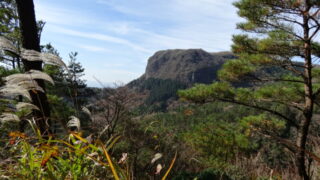 まんじゅう石から望む万年山