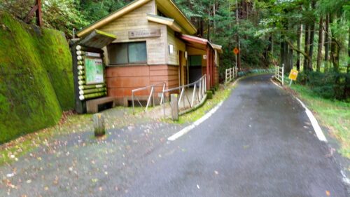 宇嶺の滝の入口トイレ