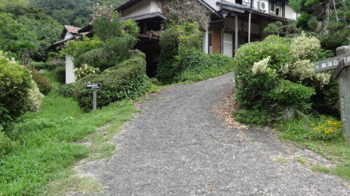 Dsc05885 民家の庭先
