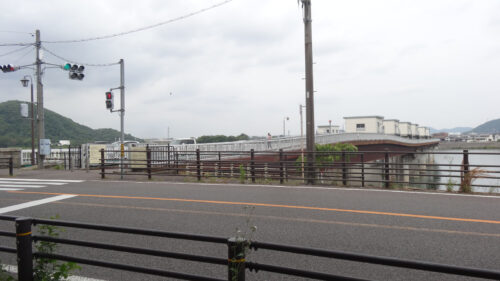 ライン大橋へ下る