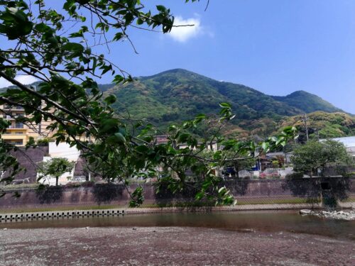 八郎川から見上げる矢上普賢岳