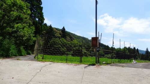 舗装林道へでる