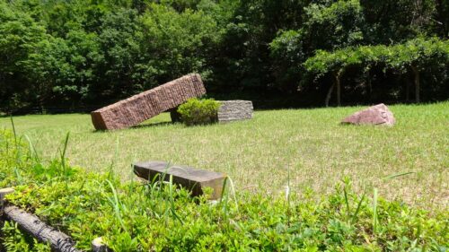 団地入口にあるモニュメント