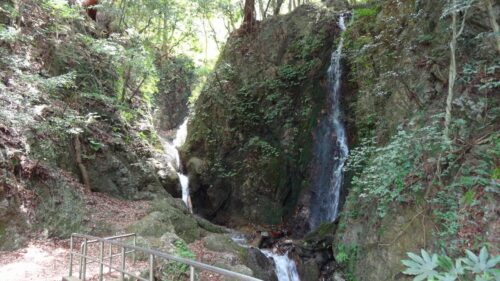 鳴谷の滝