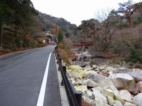 温泉街を大石公園へ