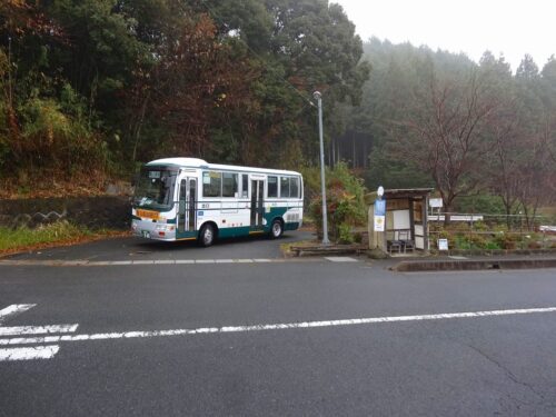 池山西バス停終点