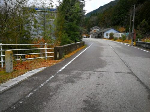 坂下宿の陣地跡碑