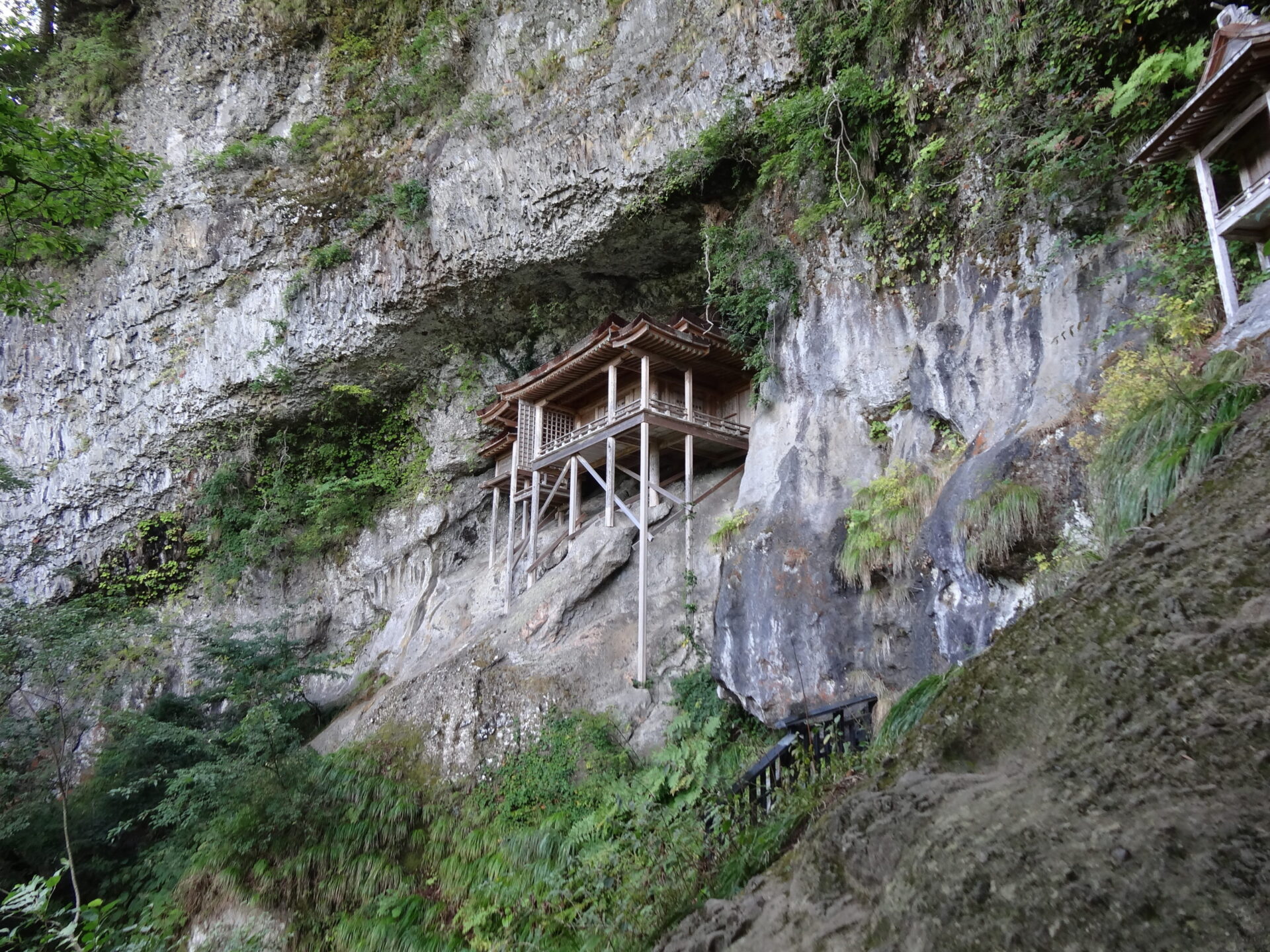 三徳山の投入堂