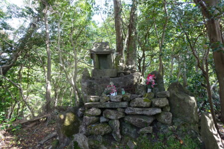 不動山345ｍ　山頂の祠