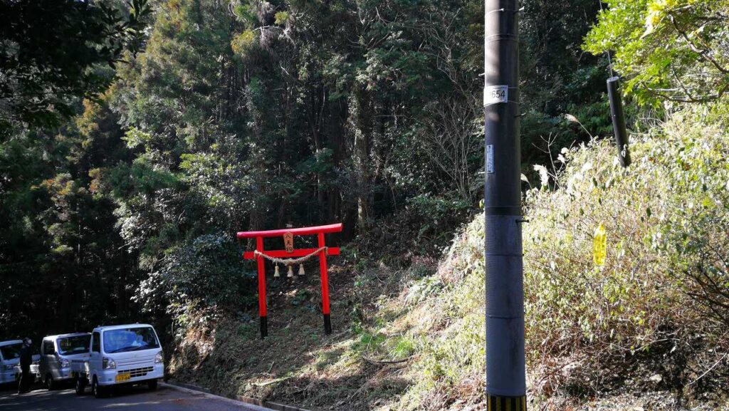 船石側からの行仙岳登山口