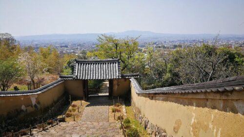白毫寺山門